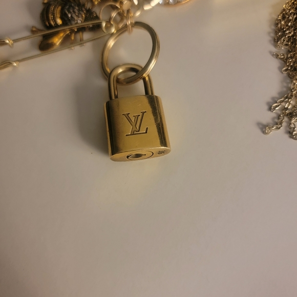 Louis VUITTON Lock & Key - Picture 12 of 17
